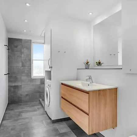 Apartament Gorgeous In With Kitchen