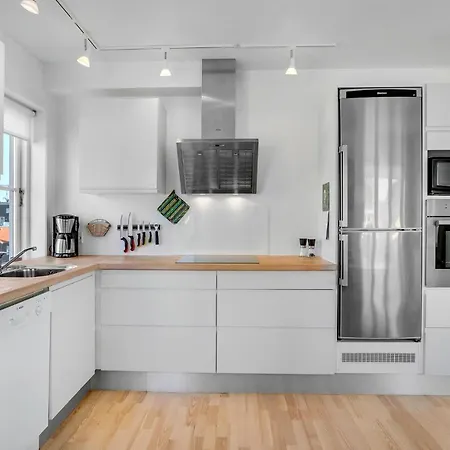 Apartament Gorgeous In With Kitchen
