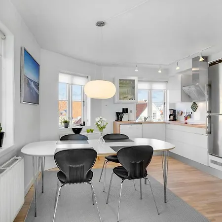 Apartamento Gorgeous In With Kitchen *